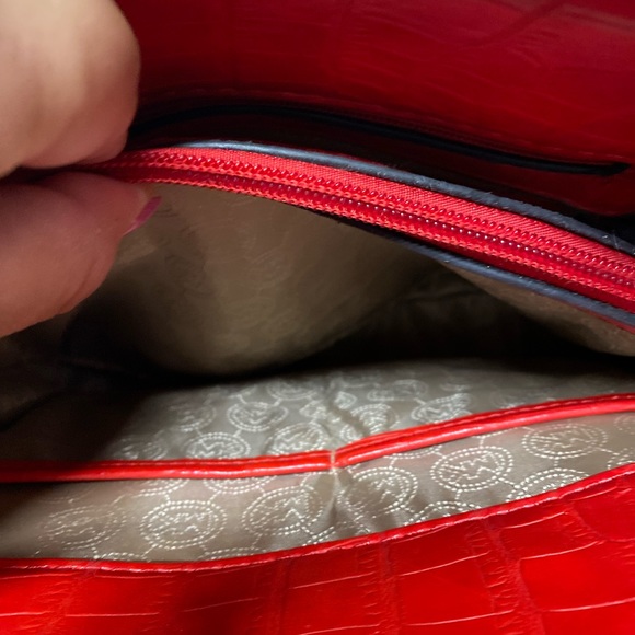 Michael Kors Red Dillon Croc Embossed Leather Medium Satchel Unique Clean Logo - Picture 9 of 10